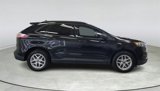Used 2022 Ford Edge SE image 3