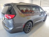 Used 2018 Chrysler Pacifica Touring-L Plus w/ S Appearance Package image 4