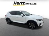 Used 2024 Volvo XC40 B5 Core image 2