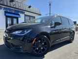 Used 2020 Chrysler Pacifica Touring-L Plus image 2
