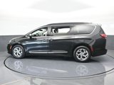 Used 2023 Chrysler Pacifica Limited image 3