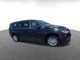 Used 2024 Chrysler Pacifica Touring-L image 2