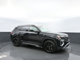 New 2025 Volkswagen Atlas Peak Edition SE image 3