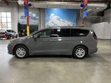 Used 2022 Chrysler Pacifica Touring-L image 2