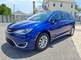 Used 2019 Chrysler Pacifica Touring-L w/ Advanced Safetytec Group image 3