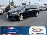Used 2023 Chrysler Pacifica Touring-L image 4