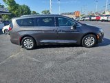 Used 2018 Chrysler Pacifica Touring-L image 2
