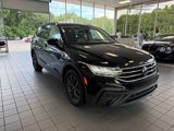 Used 2022 Volkswagen Tiguan SE w/ Panoramic Sunroof Package image 4