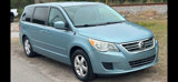 Used 2010 Volkswagen Routan SE image 2