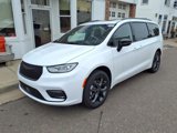New 2025 Chrysler Pacifica Limited image 2
