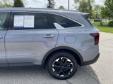 Used 2024 Kia Sorento S image 4