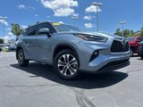 Used 2024 Toyota Highlander XLE image 3