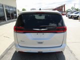 Used 2023 Chrysler Pacifica Touring-L image 4