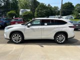 New 2025 Toyota Highlander Limited image 2