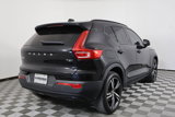 Used 2022 Volvo XC40 T5 R-Design image 2