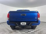 Used 2017 Toyota Tacoma TRD Off-Road image 4
