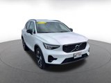 Used 2024 Volvo XC40 B5 Core image 3