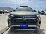 New 2025 Volkswagen Atlas Peak Edition SE image 4