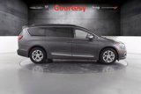 Certified 2022 Chrysler Pacifica Limited image 2