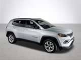 Used 2025 Jeep Compass Latitude image 4