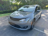 Used 2020 Chrysler Pacifica Touring-L w/ Advanced Safetytec Group image 2