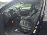 Certified 2025 Volvo XC40 B5 Plus image 4