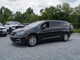 Used 2023 Chrysler Pacifica Touring-L image 2