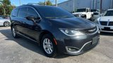 Used 2020 Chrysler Pacifica Touring-L image 4