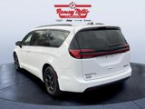 Used 2024 Chrysler Pacifica Premium image 3
