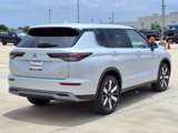 New 2025 Mitsubishi Outlander SE image 4