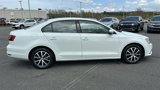 Used 2017 Volkswagen Jetta SE image 4