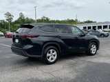 Used 2024 Toyota Highlander LE image 4