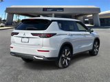 New 2025 Mitsubishi Outlander SE image 3