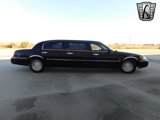 Used 2001 Lincoln Town Car Executive image 3