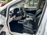 Used 2018 Chrysler Pacifica Limited image 4