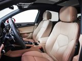 Certified 2025 Porsche Macan image 5