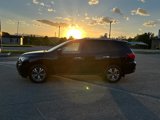 Used 2017 Nissan Pathfinder S image 2