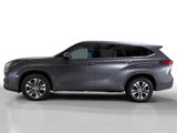 Used 2022 Toyota Highlander XLE image 2