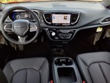 New 2025 Chrysler Pacifica Select image 4