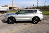 Used 2023 Mitsubishi Outlander SE image 3
