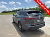 Used 2021 Toyota Highlander XLE image 5