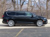 New 2025 Chrysler Pacifica Select image 2