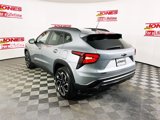 Used 2025 Chevrolet Trax RS w/ Sunroof Package image 2