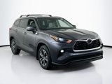 Used 2022 Toyota Highlander XLE image 3