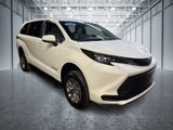 Used 2025 Toyota Sienna LE image 3