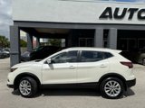 Used 2022 Nissan Rogue Sport SV image 2