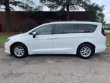 Used 2020 Chrysler Voyager Lxi image 2