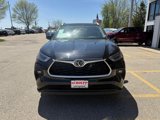 Used 2022 Toyota Highlander XLE image 2