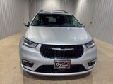 Used 2023 Chrysler Pacifica Limited image 2