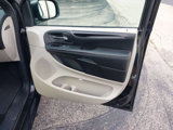 Used 2016 Dodge Grand Caravan SE image 5